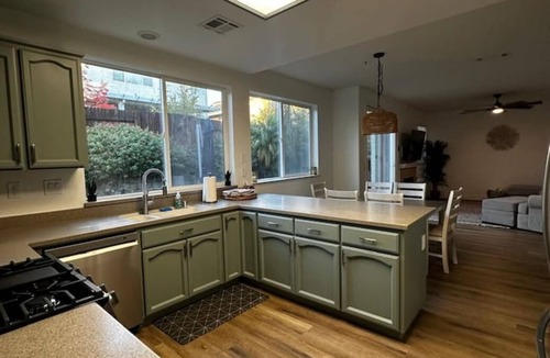 Folsom House | Spacious Remodeled 4-bedroom house with AC and WiFi near serene Old Folsom