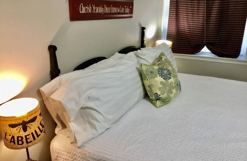 Little Rock House | Spacious separate quarters sleeps four! Non-smoking unit.