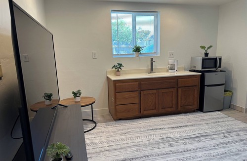 Arden-Arcade House | Spacious Suite E