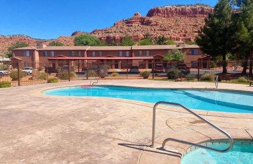Kanab Apartment | Spacious Townhome by Utah National Parks Sleeps 8