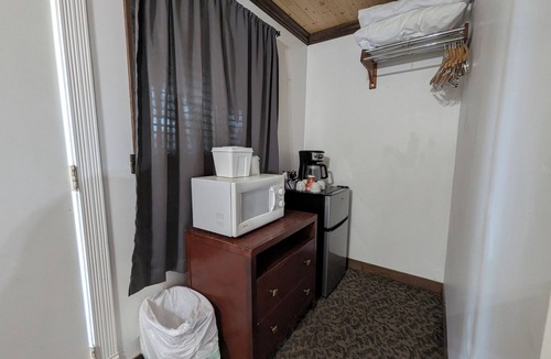 Squaw Valley Cabin | Squaw Valley Motel Room #6