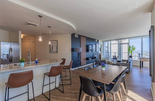 Downtown Phoenix Apartment | Stadium District Apt Pool,Gym,Balcony,Parking,WD