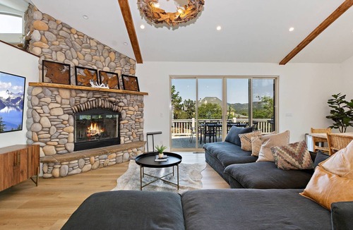 Castle Glen Estates House | Starlight Lodge - Mtn & Lake Views/SPA /Large Decks - Perfect Family Gathering