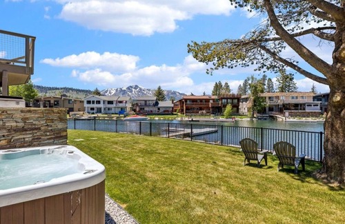Tahoe Keys House | Stay Classy Tahoe- 5 Bed Tahoe Keys Home w Hot Tub