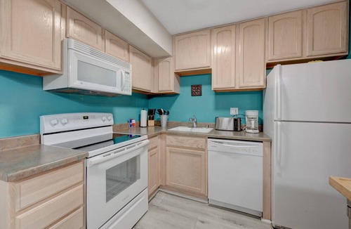 Las Vegas Strip Condo | Stay Together Suites - Spacious Penthouse, Sleeps 16, Center Strip - Jockey Club