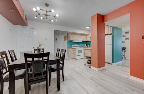 Las Vegas Strip Condo | Stay Together Suites - Spacious Penthouse, Sleeps 16, Center Strip - Jockey Club