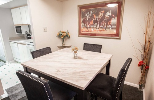 Las Vegas Strip Condo | Stay Together Suites - Penthouse, Sleeps 12, Center Strip - Jockey Club