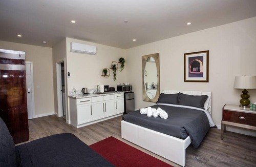 Bankers Hill Hotel | Steps to Balboa Park- Brand New Apt - Cozy Studio