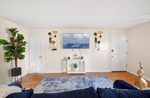Belmont Shore Apartment | Steps to the Beach - Games - Free Parking