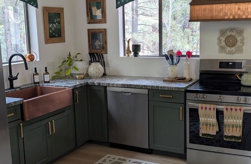 Strawberry House | Strawberry Retreat: A beautiful family-friendly home for 10-12 with EV charger