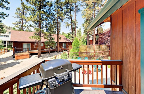 Eagle Mountain Estates House | Striking Home w/ Huge Kitchen, Fireplaces, Hot Tub & Outdoor Fire Pit
