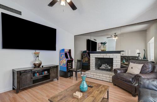 Chinatown House | Strip-side Villa, 6 Beds, Pool, Mini Golf, Karaoke