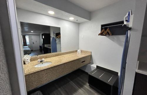 Pumpkin Center Hotel | Studio 6 Bakersfield, CA South
