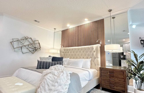 Cedar Bluff Apartment | “Studio A” Fall Escape w/Heated Pool, Lake, SplashPad, HotTub, Kayaks, firepit!