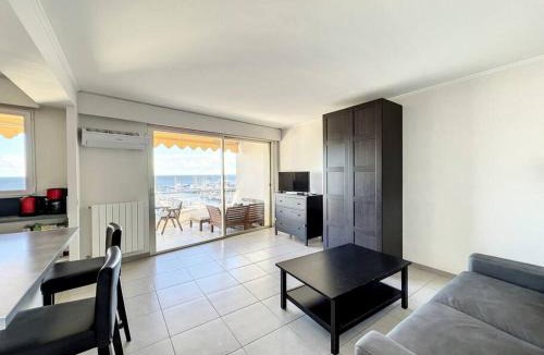 Golfe Juan Apartment | Studio FRONT DE MER