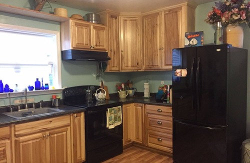 Willits Cottage | Studio in Town Center - between the Beach and Giant Redwoods