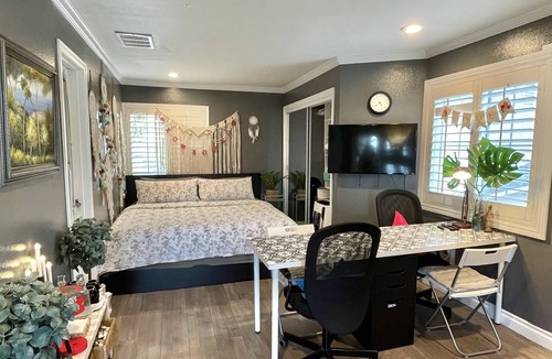 Fountain Valley House | 🏡Studio Loft ★ Prvt entrance ★ Balcony ★Peaceful★Heart of OC (31 nights minimum)