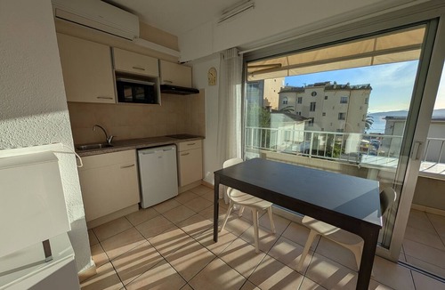 Saint-Raphael Apartment | Studio Near Beach and Shops - Air Conditioning, Parking, Wi-Fi