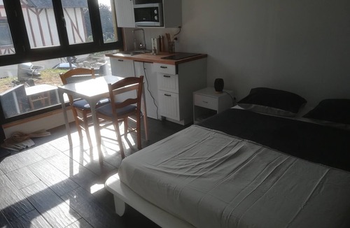 Le Trait Apartment | Studio No. 1