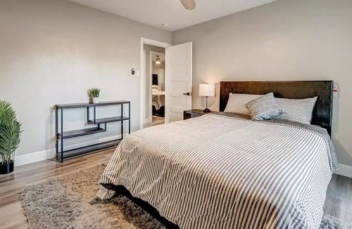 Rancho Oakey House | Stunning 3Br Home, 5 miles to Downtown LV & Strip1
