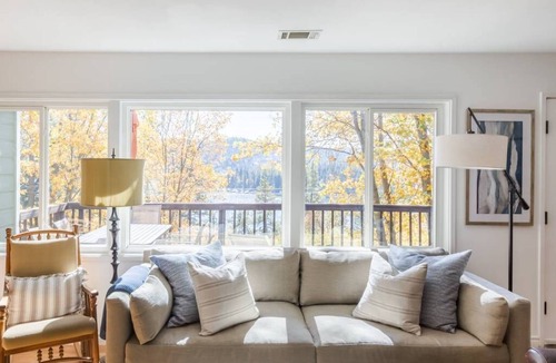 Lake Arrowhead Cabin | Stunning 3BR Lake View Gem w/Lake Access. S'mores ready Fire Pit-Dog Friendly