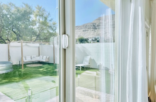 Rhodes Ranch House | Stunning 3BR Tropical Resort-Style Home with Private Sauna & Jacuzzi Oasis