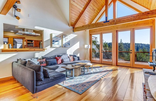 Little River House | Stunning 3BR with ridge top views and hot tub
