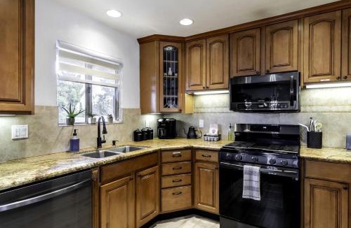 Yucca Valley House | Stunning Cottage with Hot-tub and Fireplace in Yucca Valley, California