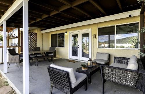 Yucca Valley House | Stunning Cottage with Hot-tub and Fireplace in Yucca Valley, California