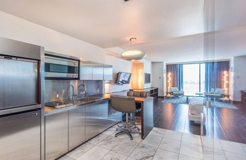 Las Vegas Apartment | Stunning High Rise Condo