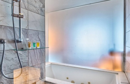 Las Vegas Apartment | Stunning High Rise Condo