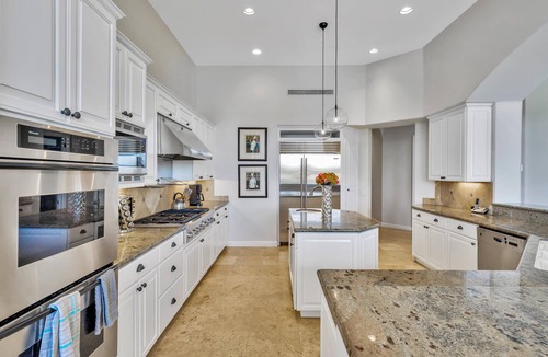 La Quinta House | Stunning PGA Home with Privacy and Lake Views on Golf Course