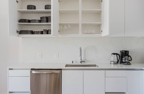 East Pasadena Apartment | Stylish 1BR w/Gym & Elev, nr Dining & Parks