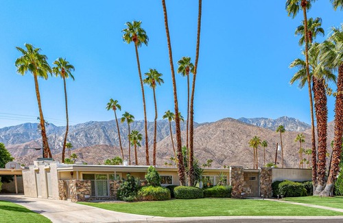 Twin Palms House | Stylish Dog-Friendly Retreat W/High-Speed WiFi, Pool & Spa, & Pool Table