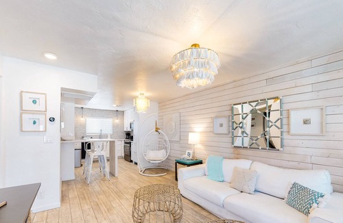 Feldman's Condo | Stylish dog-friendly getaway near downtown with pool, central AC, and fast WiFi