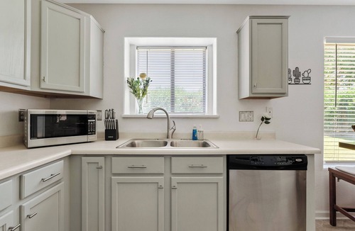 Gilbert Ranch House | Stylish Home in Prime Gilbert-walking to San Tan Village