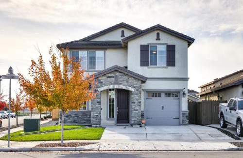 Lodi House | Stylish Lodi Wine Country Retreat w/Private Patio