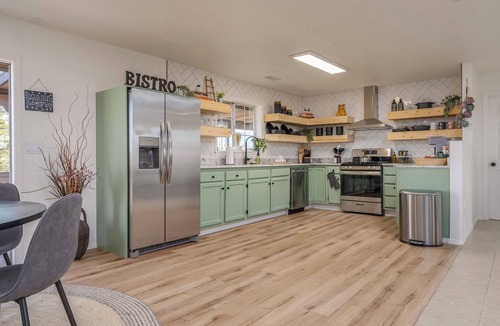 Cottonwood-Verde Village House | Stylish & Spacious Boho - King Bed Galore, Hot Tub, Arcade, Ping Pong, Rec Room