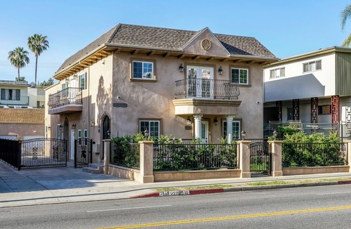 West Hollywood Apartment | Stylish West Hollywood Studio w/W&D Near Hollywood – 30+ Day Stays