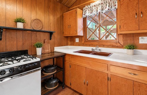 Sugarloaf House | Sugar Pine - Portable A/C, Barbecue, Deck, Barbecue