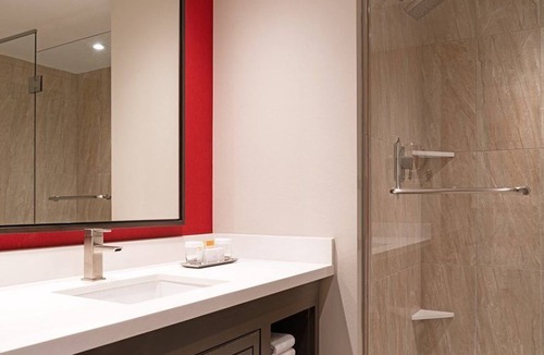 Las Vegas Hotel | Suite + Connecting Room at a 4⭐️ Hotel
