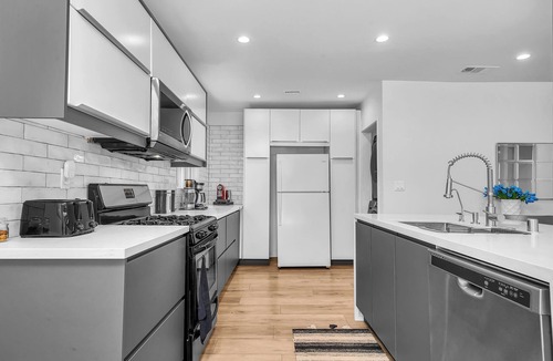 Woodland Hills House | Sun Kissed Home, Secluded Backyard, BBQ, Parking