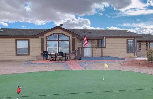Crystal House | Sun Retreat Desert Views & Stargazing Escape
