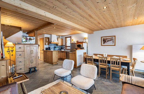 Meribel Village Apartment | Sunlit duplex with fireplace in Méribel