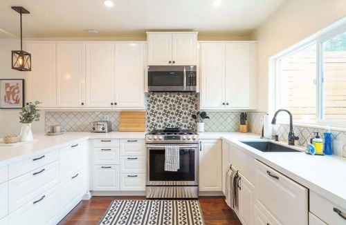 Morena House | Sunny 3BR Duplex | Mins to Mission Bay & SeaWorld!