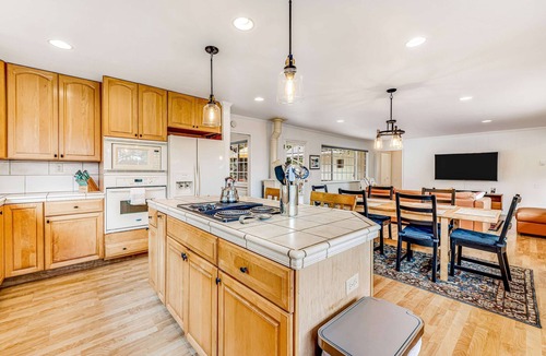 Mendocino House | Sunny getaway with hot tub, yard & beach trail