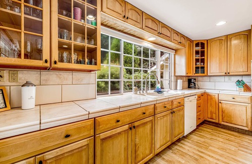 Mendocino House | Sunny getaway with hot tub, yard & beach trail