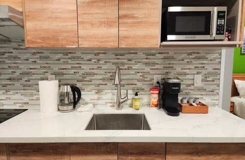 North Lakeport Apartment | Sunrise Oasis - On the Lake/Pier/Full Kitchen Lakeport Room #1