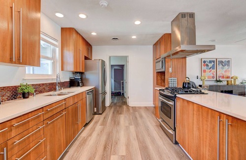 Royal Crest Rancheros House | Sunset Royale 1/2 Acre Estate 6 minutes to Strip