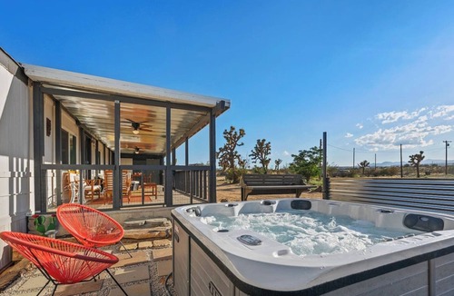 Yucca Valley House | Sunsets & stars, desert oasis, dog friendly, hot tub, firepit, covered porch